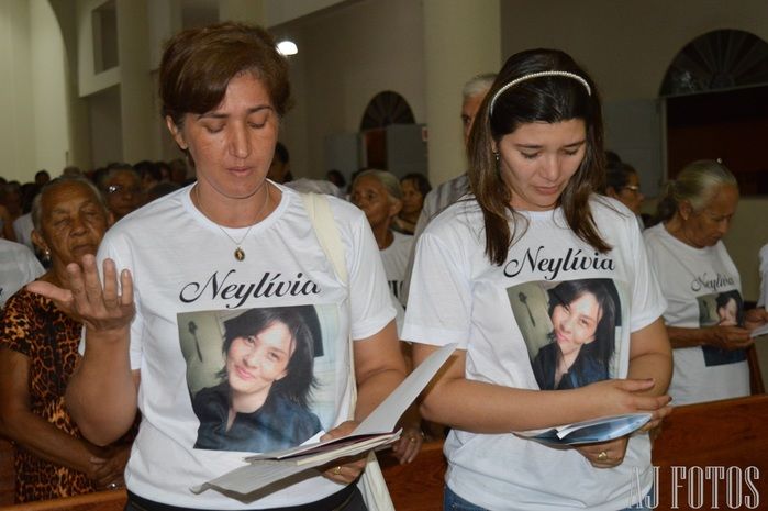 Emoção marca a missa de 01 ano de falecimento da saudosa Neylivia - Imagem 6