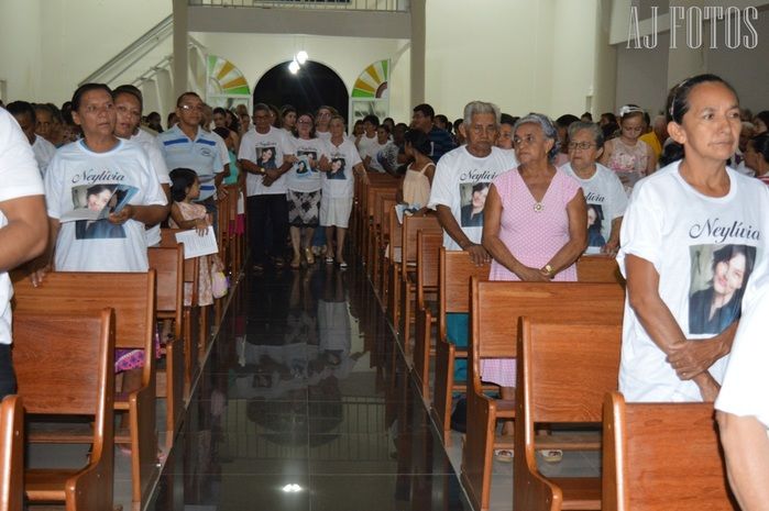 Emoção marca a missa de 01 ano de falecimento da saudosa Neylivia - Imagem 4