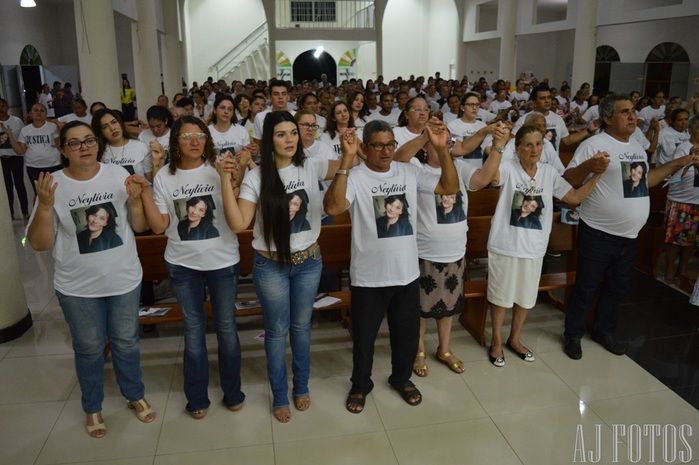 Emoção marca a missa de 01 ano de falecimento da saudosa Neylivia - Imagem 13