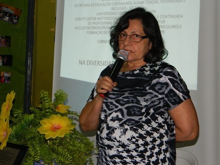 Parceria com a UFPI capacita educadores do EJA - Imagem 2