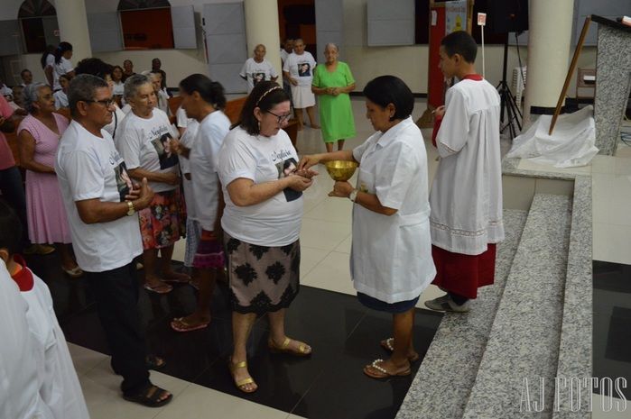 Emoção marca a missa de 01 ano de falecimento da saudosa Neylivia - Imagem 15