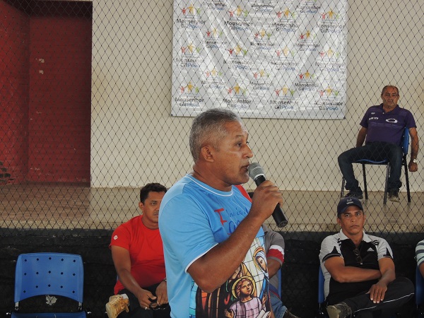 Prefeitura implanta Escolinha de Futebol e entrega fardamento para alunos de Grupo de Capoeira - Imagem 1