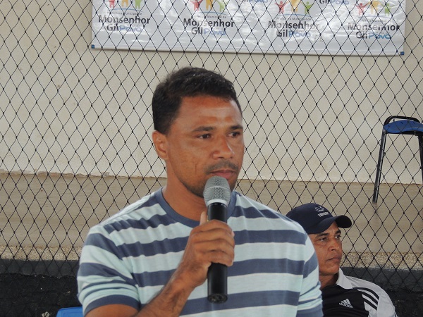 Prefeitura implanta Escolinha de Futebol e entrega fardamento para alunos de Grupo de Capoeira - Imagem 4