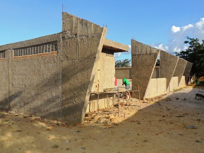 Construção do ginásio poliesportivo do Bairro Vista Alegre está bem adiantada - Imagem 8