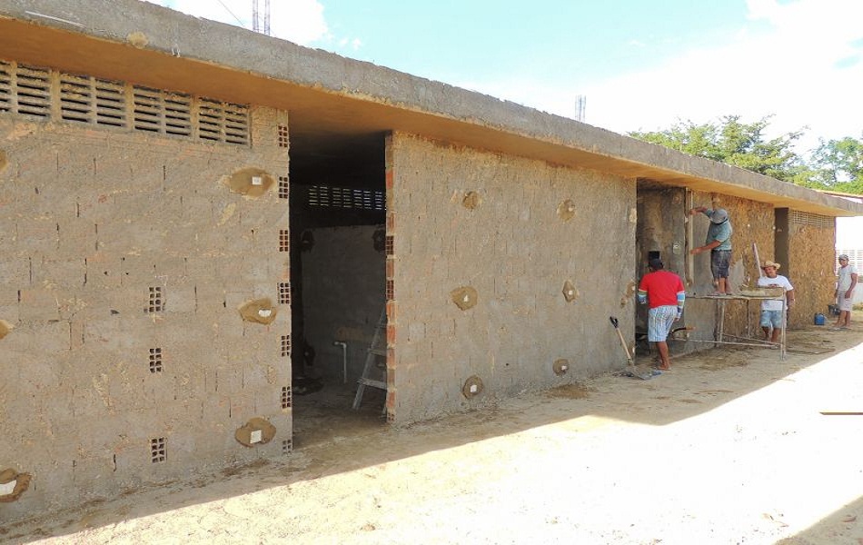 Construção do ginásio poliesportivo do Bairro Vista Alegre está bem adiantada