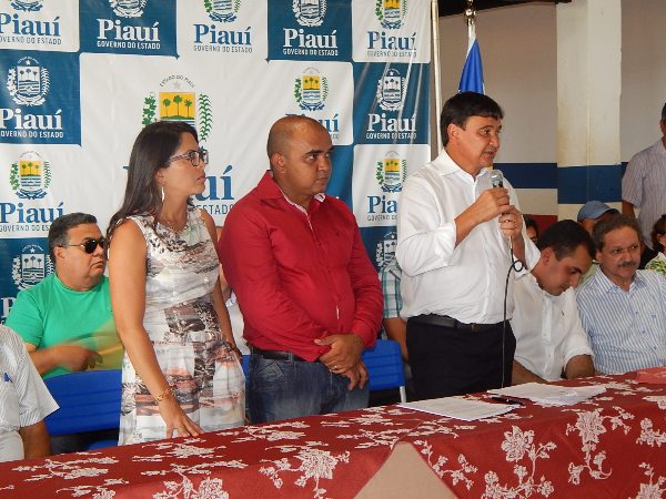 Autoridades participam de inauguração de obras em Lagoinha  - Imagem 12