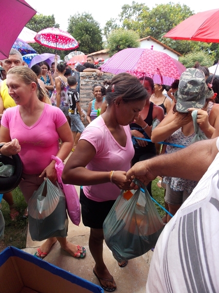 Secretaria de Assistência Social distribui alimentos às famílias do Programa Bolsa Família - Imagem 8