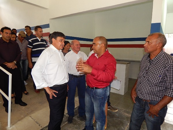 Prefeito Manoel Dedé inaugura Mercado Publico  - Imagem 6