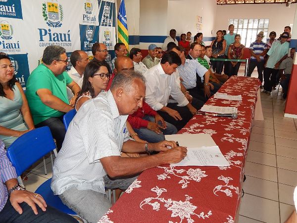 Autoridades participam de inauguração de obras em Lagoinha  - Imagem 8