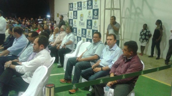 Prefeito Walter Alencar participa de Inauguração de obras em São Pedro do Piaui - Imagem 8