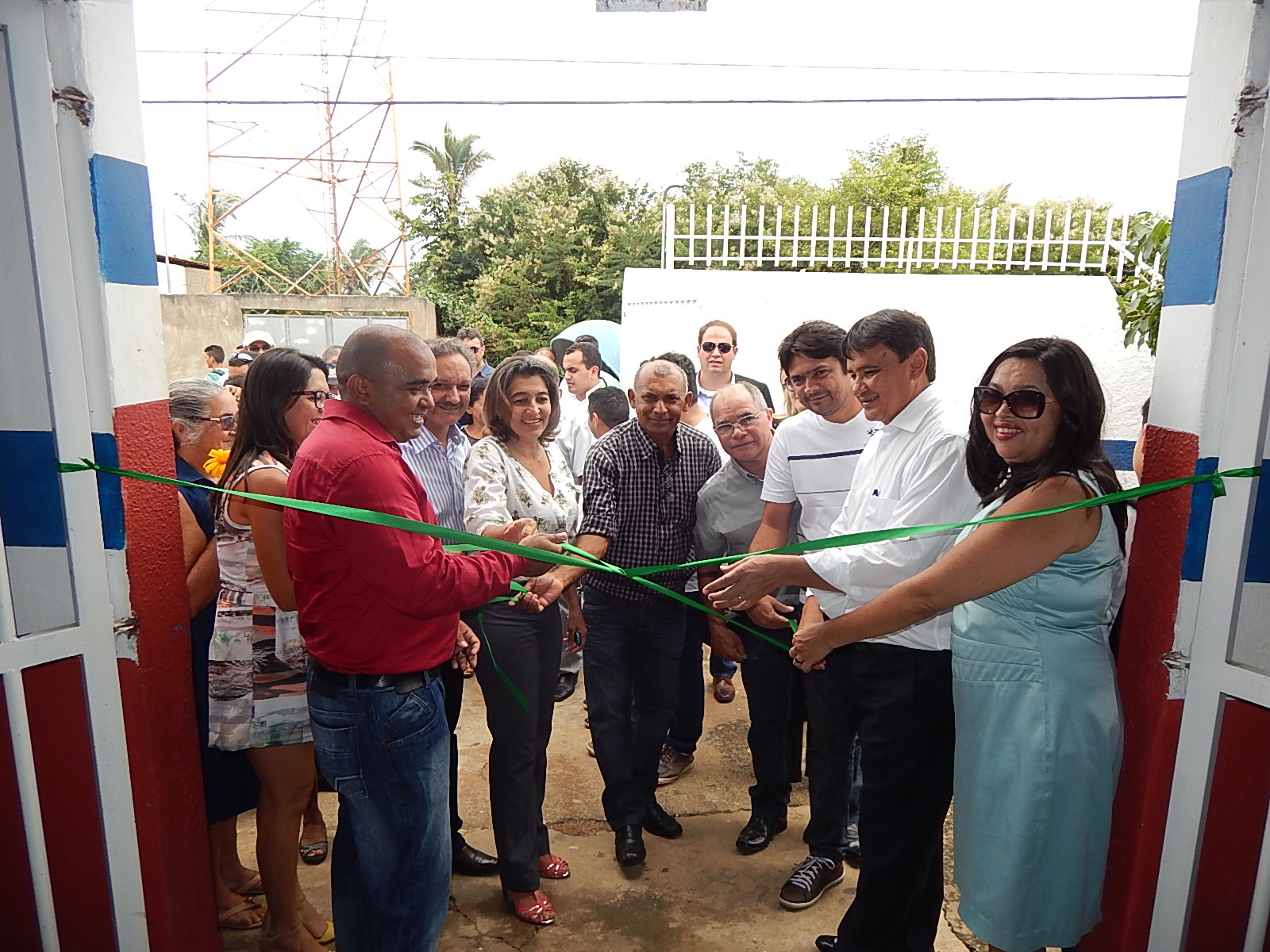 Autoridades participam de inauguração de obras em Lagoinha 