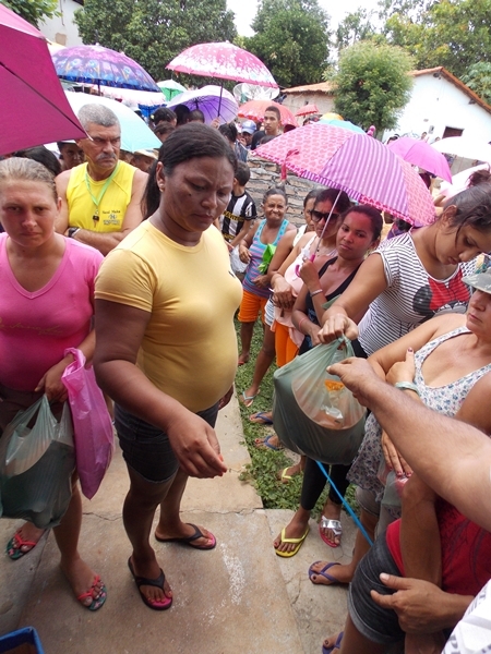 Secretaria de Assistência Social distribui alimentos às famílias do Programa Bolsa Família - Imagem 9