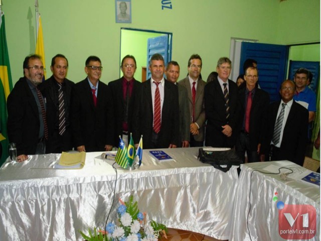 Vereadores cassam Zé Simão e empossam prefeito Antonio Ditoso  - Imagem 2