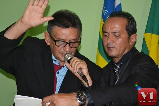 Vereadores cassam Zé Simão e empossam prefeito Antonio Ditoso  - Imagem 6