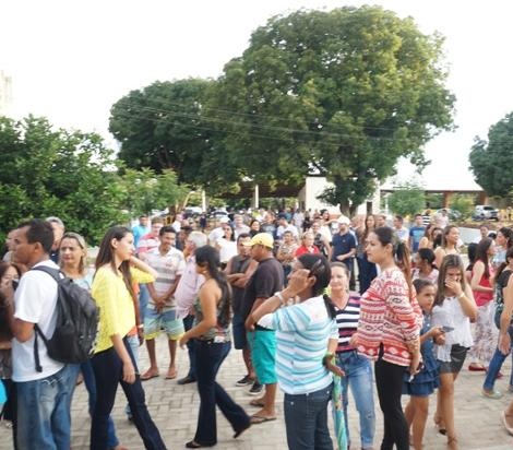 Prefeito R. Ferreira  Inaugura obras na zona rural e na sede do município com a presença do Governador W. Dias  - Imagem 17