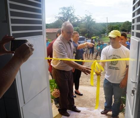 Prefeito R. Ferreira  Inaugura obras na zona rural e na sede do município com a presença do Governador W. Dias  - Imagem 7