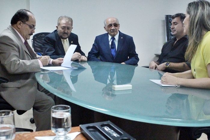 Prefeito Antônio Parambú assina convênio que leva “Justiça Itinerante” à cidade de Prata do Piauí - Imagem 2