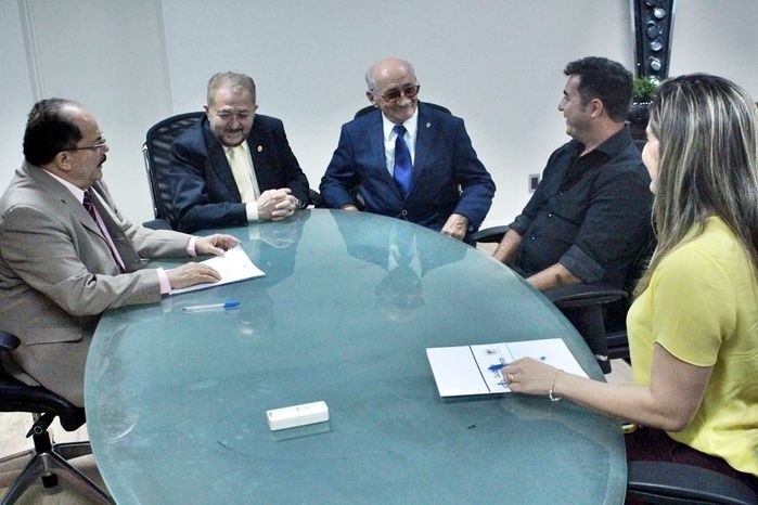 Prefeito Antônio Parambú assina convênio que leva “Justiça Itinerante” à cidade de Prata do Piauí - Imagem 1