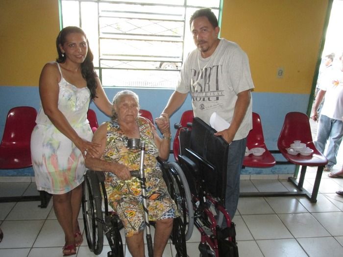 Prefeito Walter Alencar e CRAS fazem doação de cadeiras de rodas as Famílias carentes em Agricolândia - Imagem 1