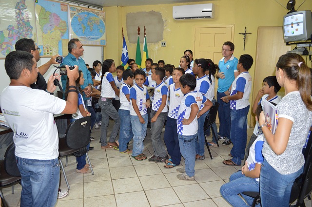 Prefeito Bernildo Val recebe a visita de estudantes da zona rural de Buriti dos Lopes - Imagem 2