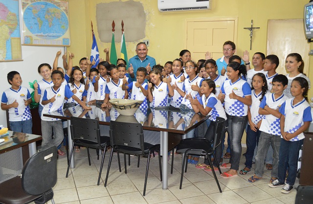 Prefeito Bernildo Val recebe a visita de estudantes da zona rural de Buriti dos Lopes - Imagem 3