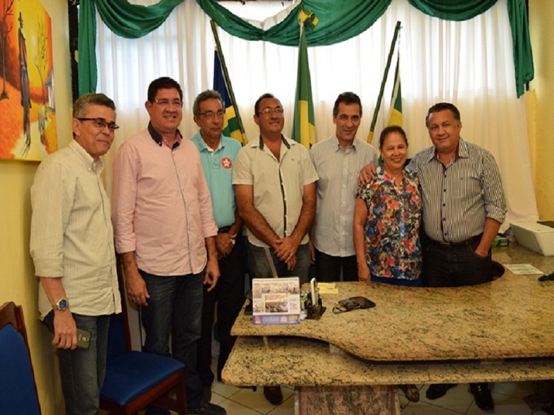 Pref. Gilberto Jr. participou de plenária com a Senadora Regina Sousa