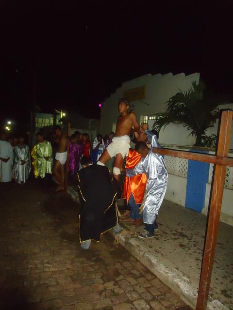 Grupo de Teatro Cutucamente Realiza o Espetáculo Paixão de Cristo - Imagem 108