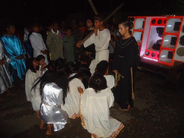 Grupo de Teatro Cutucamente Realiza o Espetáculo Paixão de Cristo - Imagem 86