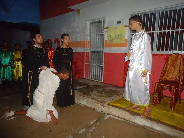 Grupo de Teatro Cutucamente Realiza o Espetáculo Paixão de Cristo - Imagem 45