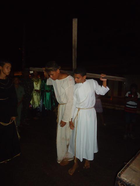 Grupo de Teatro Cutucamente Realiza o Espetáculo Paixão de Cristo - Imagem 73