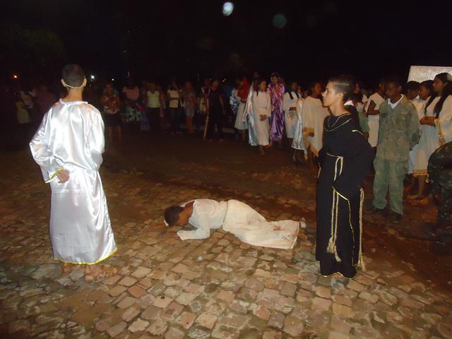 Grupo de Teatro Cutucamente Realiza o Espetáculo Paixão de Cristo - Imagem 58