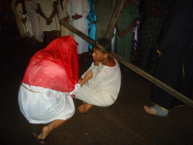 Grupo de Teatro Cutucamente Realiza o Espetáculo Paixão de Cristo - Imagem 74