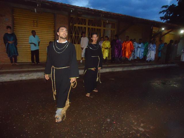 Grupo de Teatro Cutucamente Realiza o Espetáculo Paixão de Cristo - Imagem 15