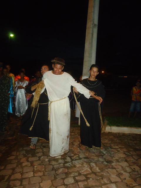 Grupo de Teatro Cutucamente Realiza o Espetáculo Paixão de Cristo - Imagem 61