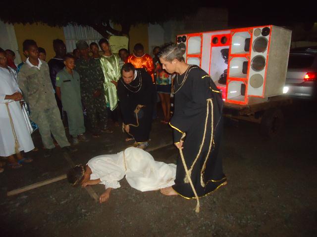 Grupo de Teatro Cutucamente Realiza o Espetáculo Paixão de Cristo - Imagem 91