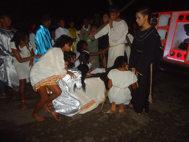 Grupo de Teatro Cutucamente Realiza o Espetáculo Paixão de Cristo - Imagem 84