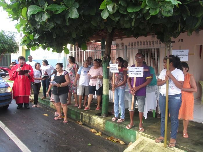 Fiéis acompanham a Via-Sacra em Agricolândia - Imagem 5