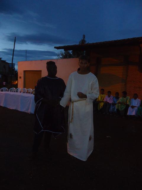 Grupo de Teatro Cutucamente Realiza o Espetáculo Paixão de Cristo - Imagem 26