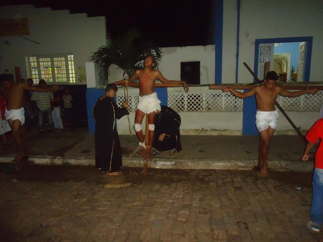 Grupo de Teatro Cutucamente Realiza o Espetáculo Paixão de Cristo - Imagem 102