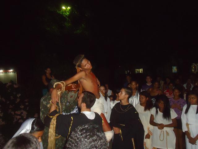 Grupo de Teatro Cutucamente Realiza o Espetáculo Paixão de Cristo - Imagem 115