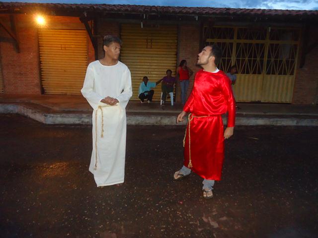 Grupo de Teatro Cutucamente Realiza o Espetáculo Paixão de Cristo - Imagem 6