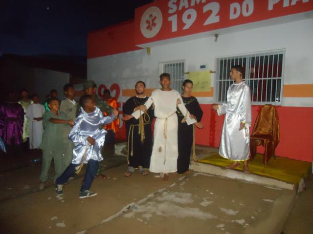 Grupo de Teatro Cutucamente Realiza o Espetáculo Paixão de Cristo - Imagem 56