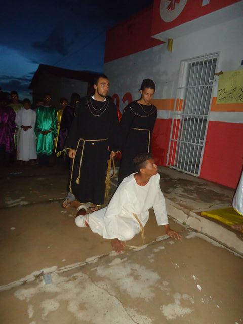 Grupo de Teatro Cutucamente Realiza o Espetáculo Paixão de Cristo - Imagem 46