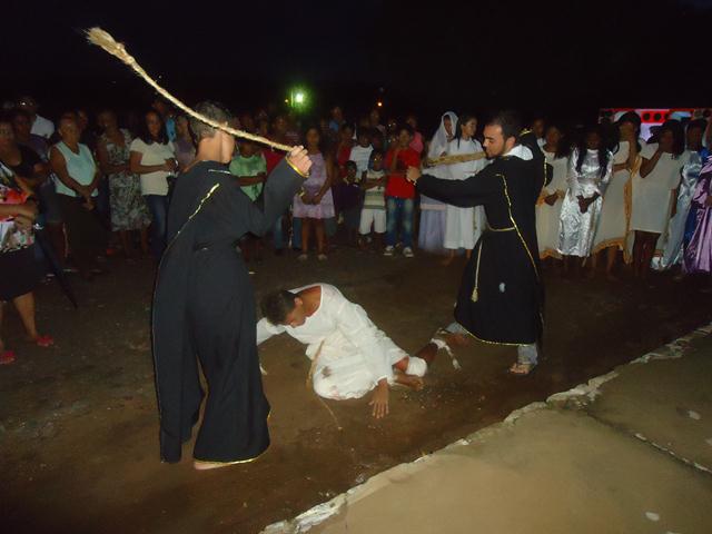 Grupo de Teatro Cutucamente Realiza o Espetáculo Paixão de Cristo - Imagem 57