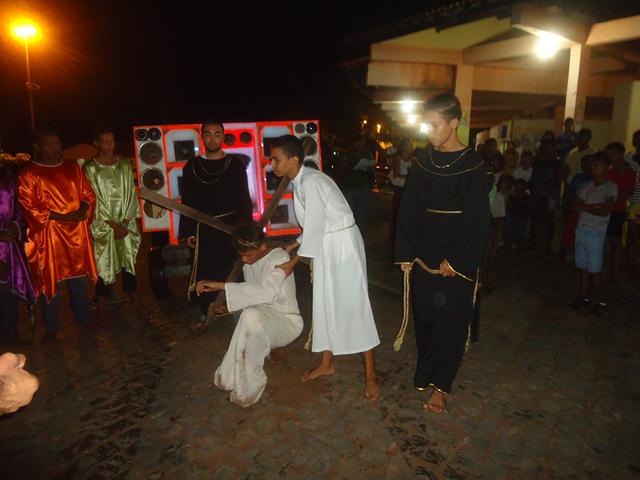Grupo de Teatro Cutucamente Realiza o Espetáculo Paixão de Cristo - Imagem 72