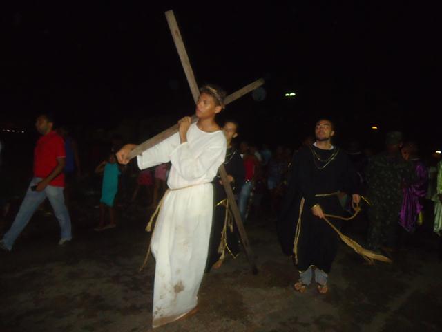 Grupo de Teatro Cutucamente Realiza o Espetáculo Paixão de Cristo - Imagem 88
