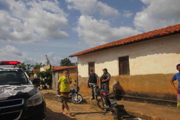 População protesta em frente à delegacia de Polícia em Amarante e ameaçam atear fogo ( Caso ‘Anão )  - Imagem 16