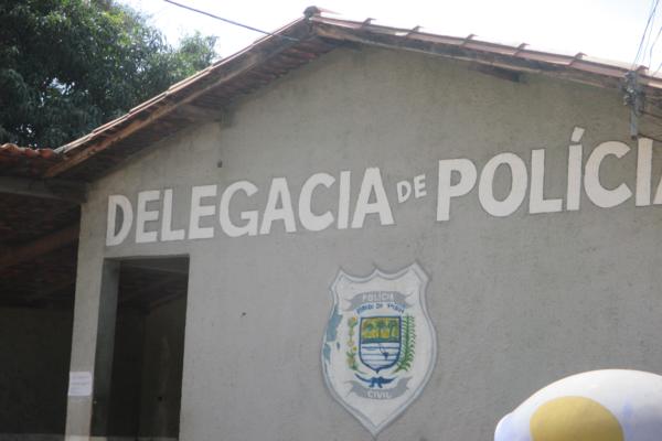 População protesta em frente à delegacia de Polícia em Amarante e ameaçam atear fogo ( Caso ‘Anão )  - Imagem 6