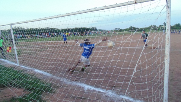Varjota vence nos pênaltis a Favela e enfrentará o Juventude Cigano na final do campeonato municipal  - Imagem 6