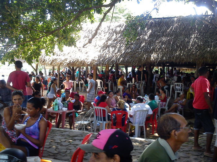 Cachoeira do Urubu Recebeu centenas de Turistas neste Domingo de Pascoa - Imagem 10
